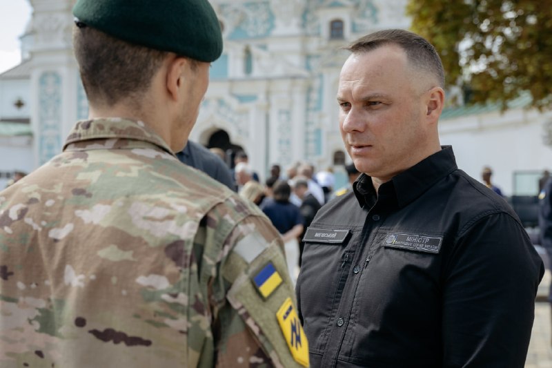 Взяв участь в урочистостях з нагоди Дня Незалежності України
Сьогодні на Софійській площі столиці разом із Президентом України Взяв участь в урочистостях з нагоди Дня Незалежності України
Сьогодні на Софійській площі столиці разом із Президентом України