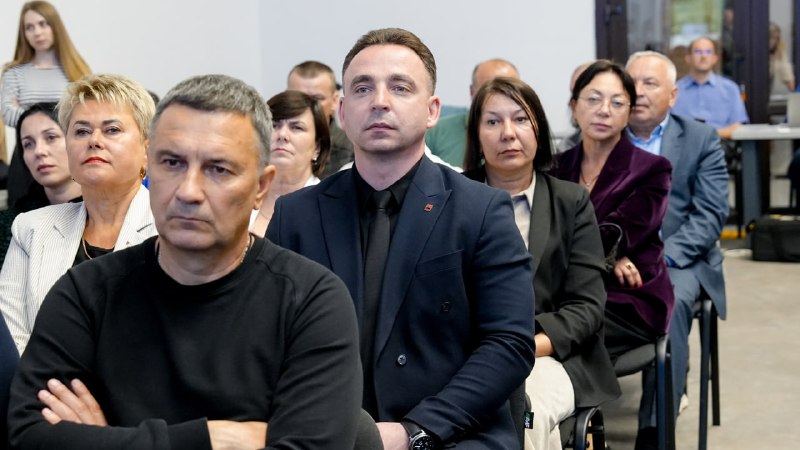 Сьогодні наприкінці дня разом з міністром охорони здоров'я України Віктором Ляшко Сьогодні наприкінці дня разом з міністром охорони здоров'я України Віктором Ляшко