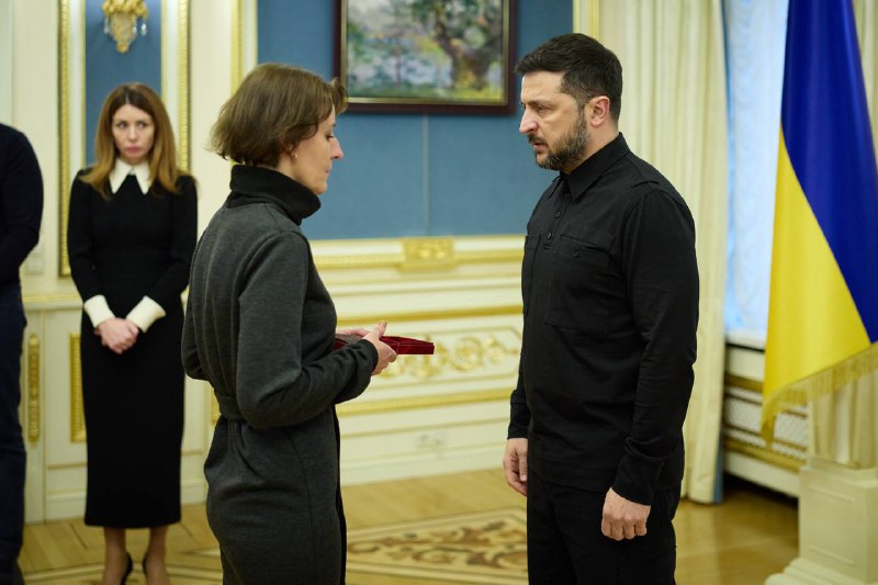 Світло перемагає темряву, бо працюють наші енергетики. Це завдяки їхній титанічній роботі Світло перемагає темряву, бо працюють наші енергетики. Це завдяки їхній титанічній роботі