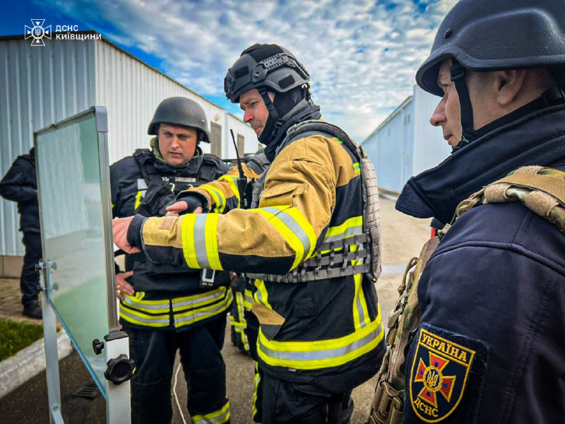 Масована атака на Київщину
Сьогодні вночі Київщина зазнала чергової масованої ворожої атаки Масована атака на Київщину
Сьогодні вночі Київщина зазнала чергової масованої ворожої атаки
