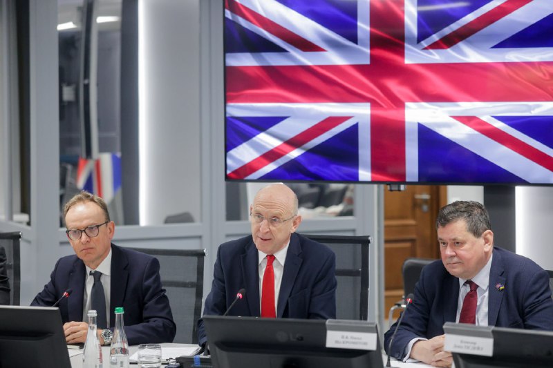 🇺🇦 🇬🇧 Разом із Міністром оборони Великої Британії Джоном Гілі підписали сьогодні в Києві дорожню карту... 🇺🇦 🇬🇧 Разом із Міністром оборони Великої Британії Джоном Гілі підписали сьогодні в Києві дорожню карту...