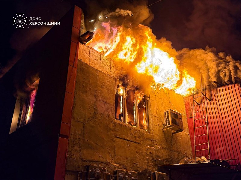 #Херсон: рятувальники ліквідували наслідки нічних атак російських FPV-дронів #Херсон: рятувальники ліквідували наслідки нічних атак російських FPV-дронів