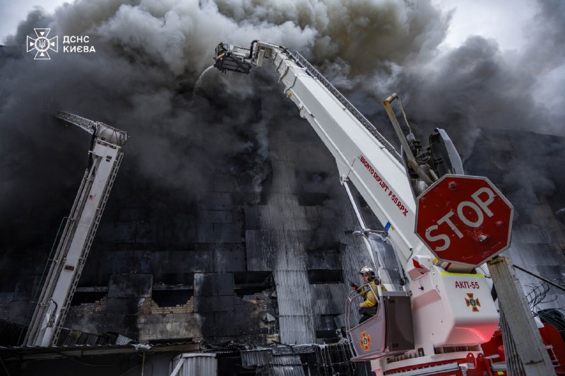 #фото_тижня
Вибухи, вогонь, дим, поранені й вбиті українці… Чи не щодня Київ, Суми, Харків #фото_тижня
Вибухи, вогонь, дим, поранені й вбиті українці… Чи не щодня Київ, Суми, Харків