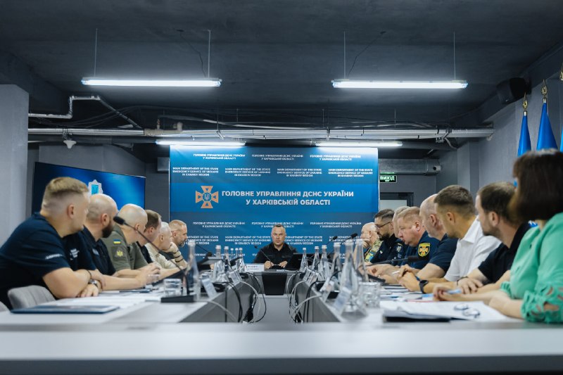 Під час перебування на Харківщині провів нараду щодо безпекових питань Під час перебування на Харківщині провів нараду щодо безпекових питань