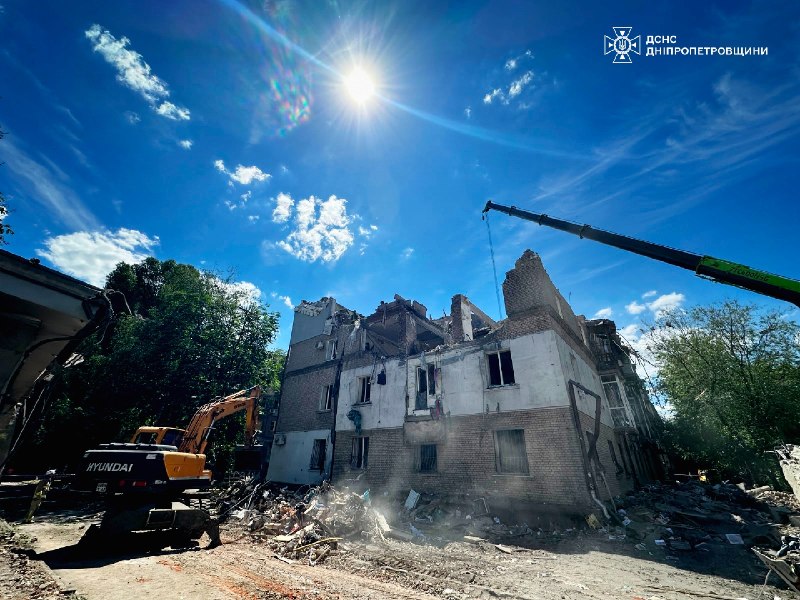 ❗️У Дніпрі рятувальники деблокували з-під завалів житлового будинку тіло ще однієї людини ❗️У Дніпрі рятувальники деблокували з-під завалів житлового будинку тіло ще однієї людини