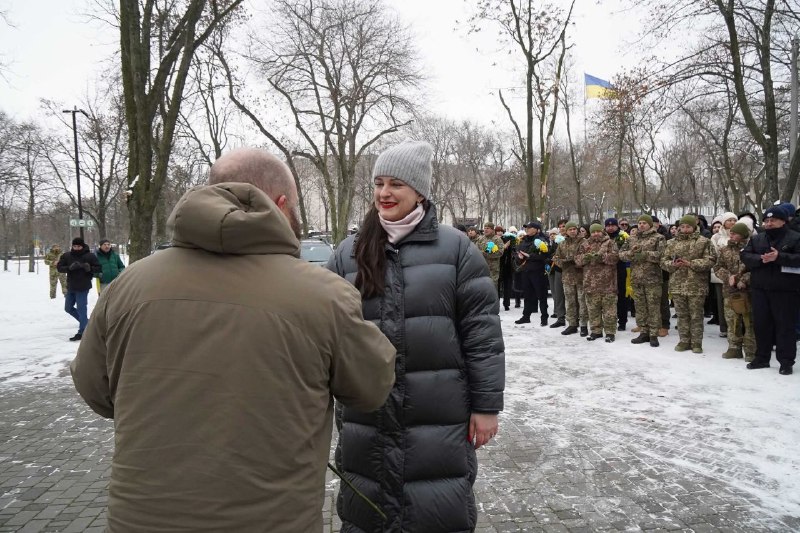 Вручив нагороди особам, що відстоюють національний суверенітет України, та передав дев’ять автомобілів ГУНП у Луганській області Вручив нагороди особам, що відстоюють національний суверенітет України, та передав дев’ять автомобілів ГУНП у Луганській області