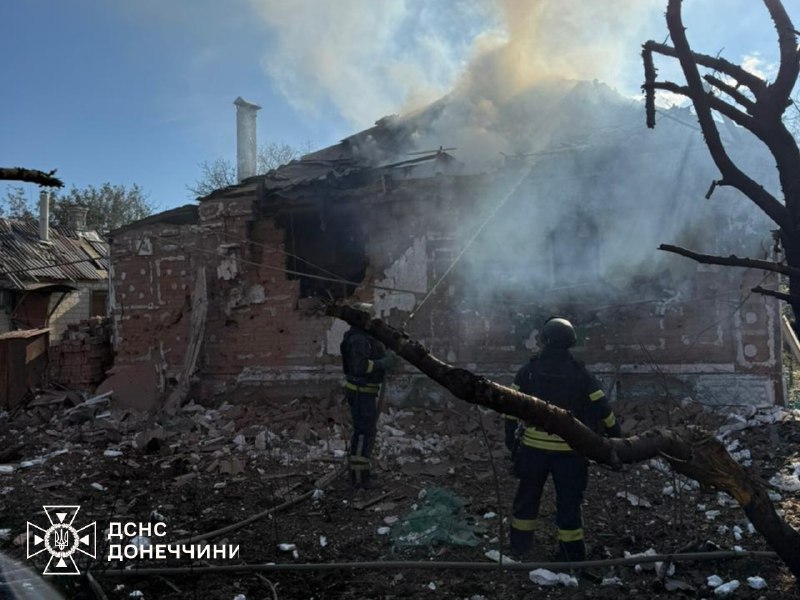 #Донеччина: надзвичайники ліквідували пожежі після російського обстрілу й врятували чоловіка
💥Миколаївка #Донеччина: надзвичайники ліквідували пожежі після російського обстрілу й врятували чоловіка
💥Миколаївка