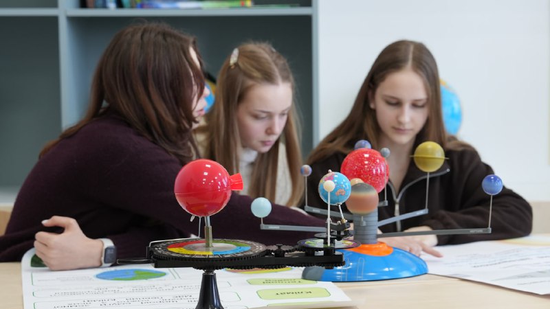 У Коростишівському ліцеї імені Густава Олізара запрацював сучасний безбар’єрний освітній простір, адаптований до вимог Нової української школи. У Коростишівському ліцеї імені Густава Олізара запрацював сучасний безбар’єрний освітній простір, адаптований до вимог Нової української школи.