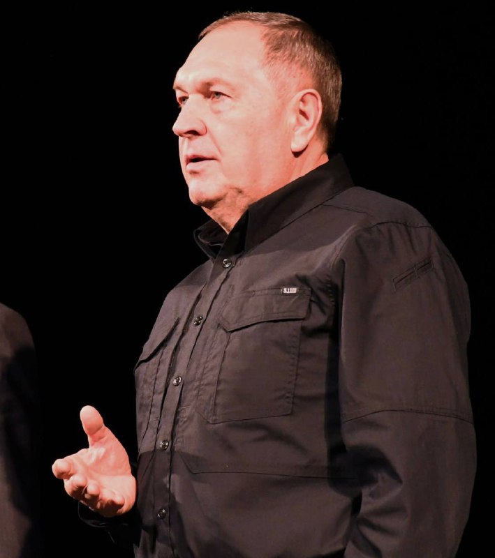 Завжди радий спілкуванню з талановитими, творчими та креативними представниками культурної спільноти Кіровоградщини. Завжди радий спілкуванню з талановитими, творчими та креативними представниками культурної спільноти Кіровоградщини.