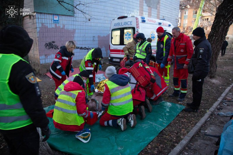 У Тернополі тривають аварійно-рятувальні роботи після російської атаки У Тернополі тривають аварійно-рятувальні роботи після російської атаки