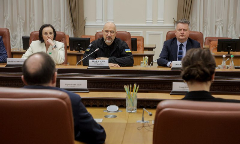 🇳🇴 Провели змістовну зустріч із Міністром закордонних справ Норвегії Еспеном Бартом Ейде та Міністеркою праці і соціальної інтеграції Тоньє Бренною. 🇳🇴 Провели змістовну зустріч із Міністром закордонних справ Норвегії Еспеном Бартом Ейде та Міністеркою праці і соціальної інтеграції Тоньє Бренною.