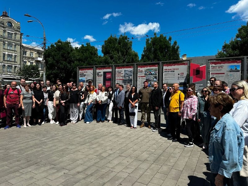 Пам’ять про оборонців Луганського аеропорту має бути вшанована окремою датою – у Києві відкрили тематичну виставку Пам’ять про оборонців Луганського аеропорту має бути вшанована окремою датою – у Києві відкрили тематичну виставку
