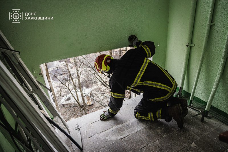 📍У Харкові рятувальники проводили аварійно-відновлювальні роботи після російських обстрілів в Основ’янському та Слобідському районах 📍У Харкові рятувальники проводили аварійно-відновлювальні роботи після російських обстрілів в Основ’янському та Слобідському районах