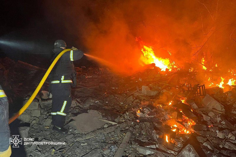 Загинув рятувальник, ще одного поранено: внаслідок російського повторного ракетного удару по Петропавлівській громаді Синельниківського району Загинув рятувальник, ще одного поранено: внаслідок російського повторного ракетного удару по Петропавлівській громаді Синельниківського району