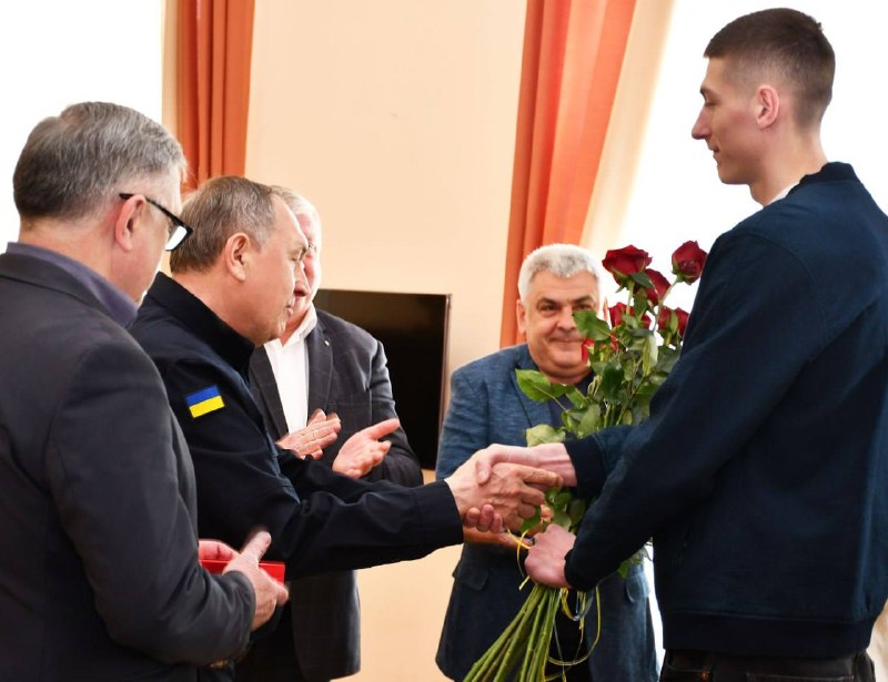 Сьогодні мав приємну нагоду зустрітися з нашим земляком, чемпіоном світу Олегом Дорощуком. Сьогодні мав приємну нагоду зустрітися з нашим земляком, чемпіоном світу Олегом Дорощуком.