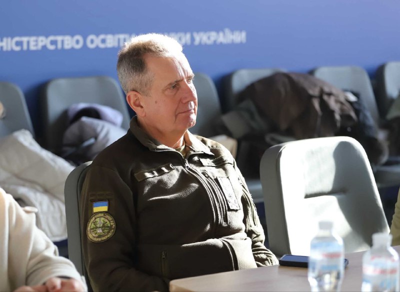 Разом із Оксеном Лісовим обговорили вдосконалення системи дистанційного навчання для закладів освіти Луганщини Разом із Оксеном Лісовим обговорили вдосконалення системи дистанційного навчання для закладів освіти Луганщини