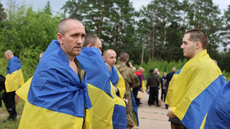 Наші герої повертаються додому. Серед них – ті, хто з 2022 року перебував у російському полоні. Наші герої повертаються додому. Серед них – ті, хто з 2022 року перебував у російському полоні.