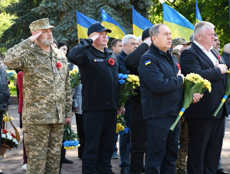 Сьогодні – 80 років перемоги над нацизмом у Другій світовій війні.
Перемоги, якої б не було без України Сьогодні – 80 років перемоги над нацизмом у Другій світовій війні.
Перемоги, якої б не було без України