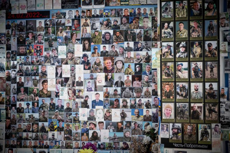 День пам’яті захисників і захисниць України.
Зупиніться на мить. Згадайте тих, завдяки кому ми можемо жити, дихати, любити. День пам’яті захисників і захисниць України.
Зупиніться на мить. Згадайте тих, завдяки кому ми можемо жити, дихати, любити.