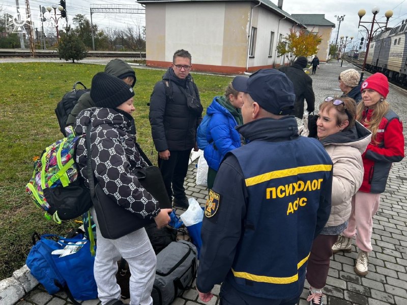 🚂На Волинь прибув евакуаційний потяг з Донеччини
15 людей, які вимушено залишили свої оселі через війну 🚂На Волинь прибув евакуаційний потяг з Донеччини
15 людей, які вимушено залишили свої оселі через війну