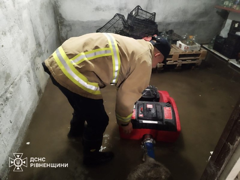 📍Негода накрила Україну: масштабні підтоплення та повалені дерева - рятувальники ліквідовують наслідки злив і шквального вітру 📍Негода накрила Україну: масштабні підтоплення та повалені дерева - рятувальники ліквідовують наслідки злив і шквального вітру