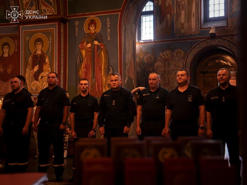 Рятувальники ДСНС України з міста Києва та Головного мобільного рятувального центру швидкого реагування ДСНС... Рятувальники ДСНС України з міста Києва та Головного мобільного рятувального центру швидкого реагування ДСНС...