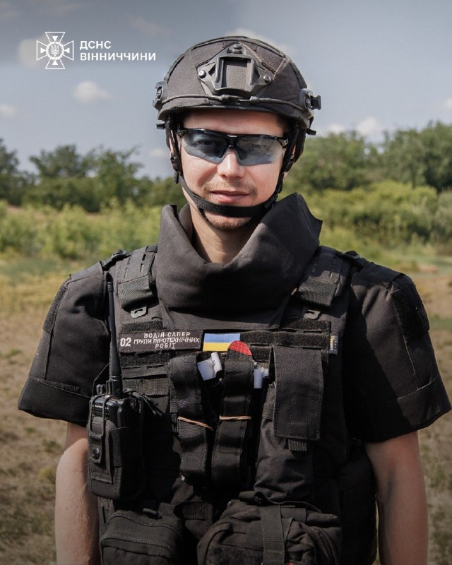#герої_без_зброї
Денис Слободянюк, сапер ДСНС з Вінниччини
У лавах ДСНС Денис понад 15 років #герої_без_зброї
Денис Слободянюк, сапер ДСНС з Вінниччини
У лавах ДСНС Денис понад 15 років