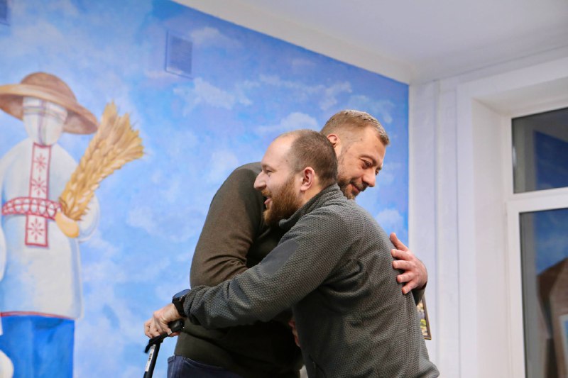 Разом із міністеркою у справах ветеранів Наталією Калмиковою передали сертифікати на житло 13 нашим воїнам Разом із міністеркою у справах ветеранів Наталією Калмиковою передали сертифікати на житло 13 нашим воїнам