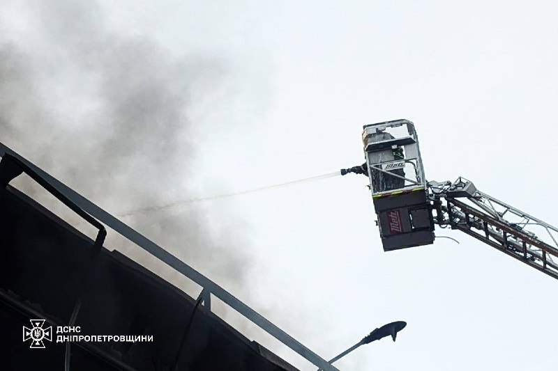 🔥Дніпропетровщина: внаслідок російської атаки загинув чоловік
Вночі росіяни атакували три райони області. 🔥Дніпропетровщина: внаслідок російської атаки загинув чоловік
Вночі росіяни атакували три райони області.