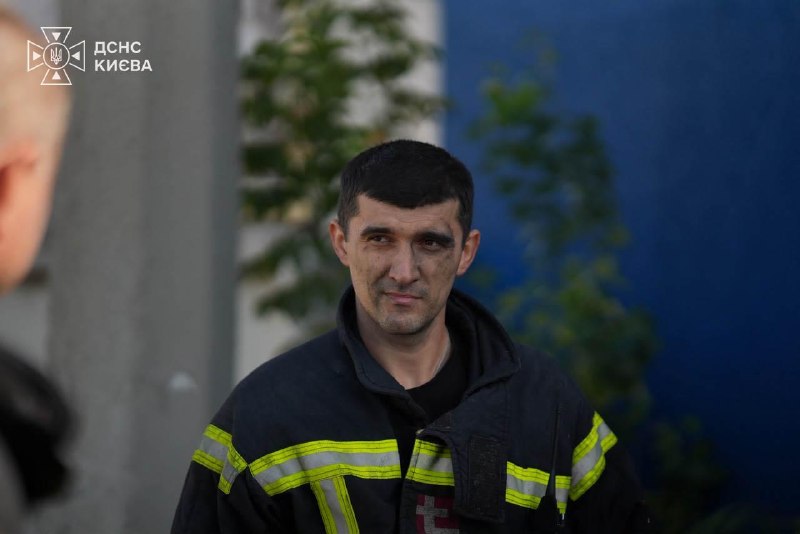 #Київ: до 3 людей зросла кількість жертв російської атаки по столиці в ніч на 8 вересня, ще 25 людей постраждали #Київ: до 3 людей зросла кількість жертв російської атаки по столиці в ніч на 8 вересня, ще 25 людей постраждали