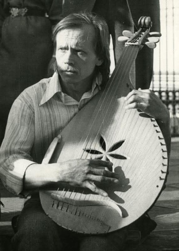 Визначному кобзарю Миколі Буднику 3.02.2026 мало би бути 73 роки...
Віталій Кобзар, Київський кобзарський цех Визначному кобзарю Миколі Буднику 3.02.2026 мало би бути 73 роки...
Віталій Кобзар, Київський кобзарський цех