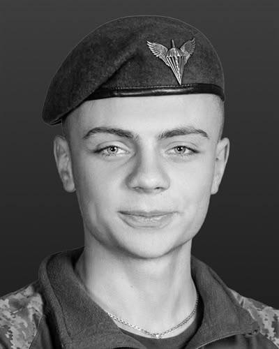 Щоденно о 9 годині – загальнонаціональна хвилина мовчання. Зупиніться, де б ви не були Щоденно о 9 годині – загальнонаціональна хвилина мовчання. Зупиніться, де б ви не були