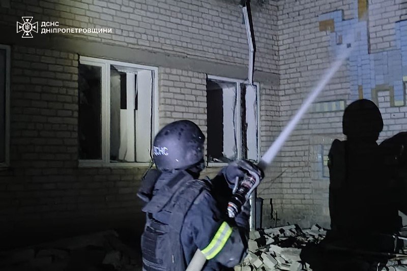#Дніпропетровщина: рятувальники ліквідували наслідки нічної російської атаки БпЛА
📍 У Дніпрі через ворожу атаку 4 людей отримали поранення #Дніпропетровщина: рятувальники ліквідували наслідки нічної російської атаки БпЛА
📍 У Дніпрі через ворожу атаку 4 людей отримали поранення