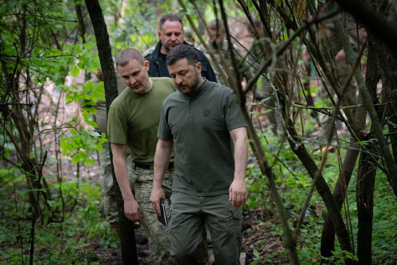 Харків, Харківщина. Разом з Президентом на Вовчанському напрямку, поряд з воїнами 17-го окремого мотопіхотного... Харків, Харківщина. Разом з Президентом на Вовчанському напрямку, поряд з воїнами 17-го окремого мотопіхотного...