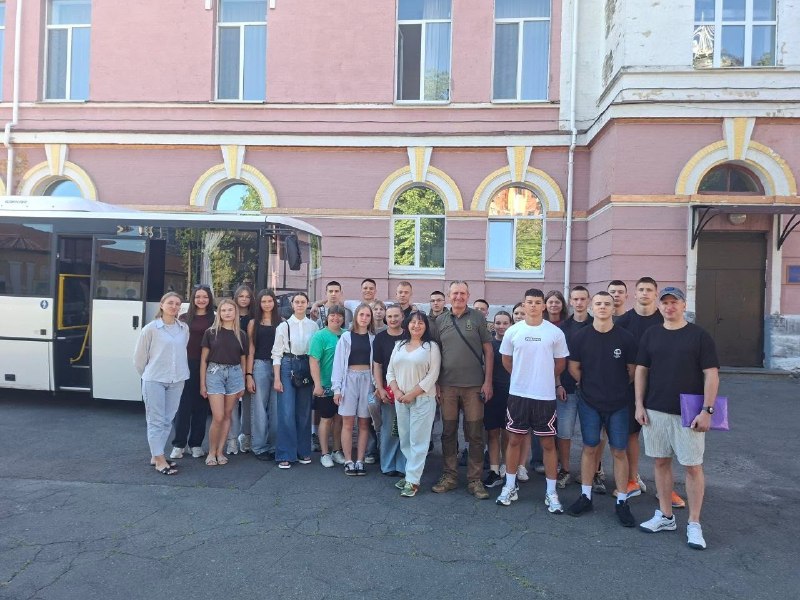 Військові ліцеїсти з Луганщини відвідали Литву для реабілітації
Десять вихованців Луганського обласного... Військові ліцеїсти з Луганщини відвідали Литву для реабілітації
Десять вихованців Луганського обласного...
