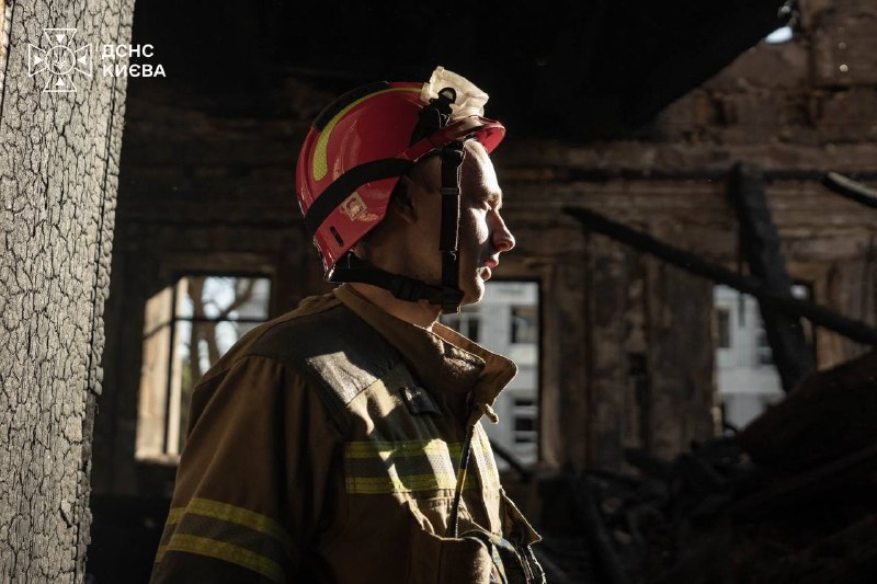 #Київ: у Шевченківському районі рятувальники проводили аварійно-відновлювальні роботи в корпусі будівлі НАН України #Київ: у Шевченківському районі рятувальники проводили аварійно-відновлювальні роботи в корпусі будівлі НАН України