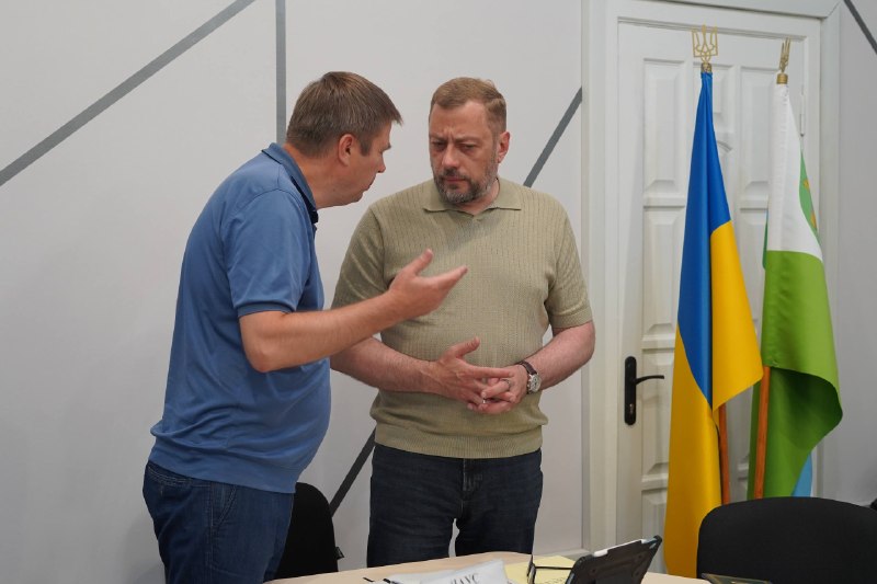 Працюю в Прилуках. Були наради з керівниками громад району, окремо - з представниками силових структур Працюю в Прилуках. Були наради з керівниками громад району, окремо - з представниками силових структур