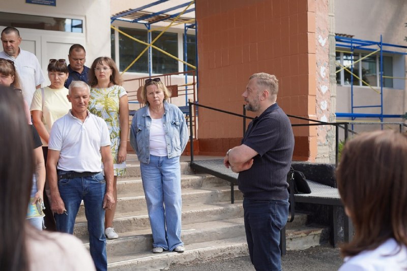 Продовжую відвідувати школи перед стартом нового навчального року.
Продовжую відвідувати школи перед стартом нового навчального року.