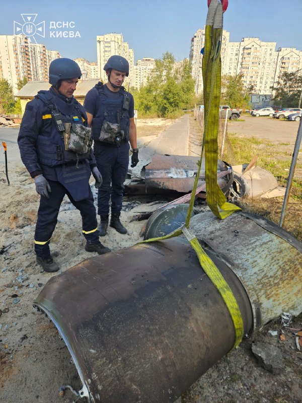 #Київ: сапери ДСНС спільно з вибухотехніками Нацполіції вилучили бойову частину російської балістичної ракети #Київ: сапери ДСНС спільно з вибухотехніками Нацполіції вилучили бойову частину російської балістичної ракети