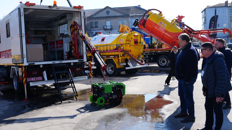 Сьогодні в Коростишеві разом із керівниками громад, представниками Укрексімбанку та керівництвом харківського... Сьогодні в Коростишеві разом із керівниками громад, представниками Укрексімбанку та керівництвом харківського...