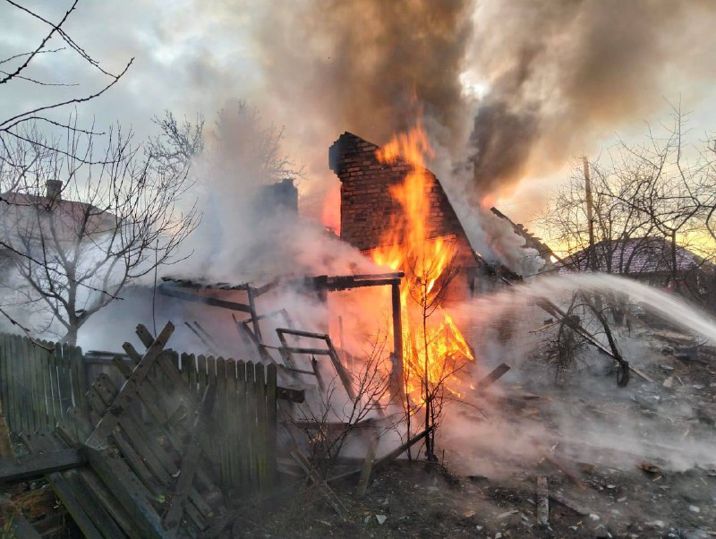 Усю ніч Чернігівщина була під атакою ворога. За минулу добу 39 обстрілів. 70 вибухів Усю ніч Чернігівщина була під атакою ворога. За минулу добу 39 обстрілів. 70 вибухів