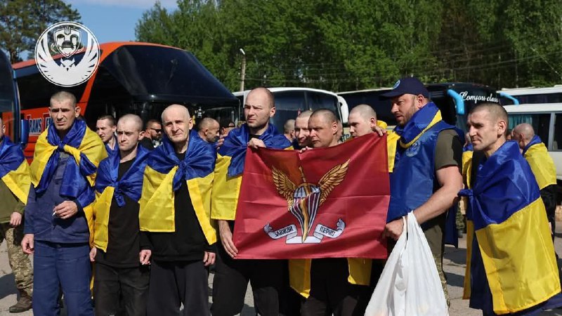 Сьогодні – перший день великого обміну полоненими.
23 травня з неволі визволено 390 наших громадян Сьогодні – перший день великого обміну полоненими.
23 травня з неволі визволено 390 наших громадян