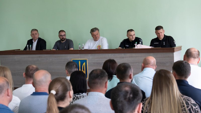 Напередодні професійного свята привітав колектив Житомирського науково-дослідного експертно-криміналістичного... Напередодні професійного свята привітав колектив Житомирського науково-дослідного експертно-криміналістичного...