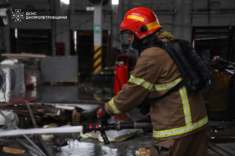 #Дніпропетровщина: рятувальники ліквідували наслідки російських обстрілів #Дніпропетровщина: рятувальники ліквідували наслідки російських обстрілів