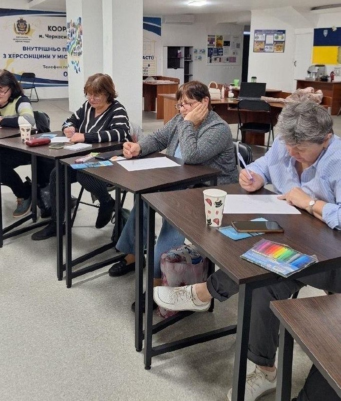 Черкаський координаційний центр «Вільні разом» продовжує допомагати переселенцям з Херсонщини. Черкаський координаційний центр «Вільні разом» продовжує допомагати переселенцям з Херсонщини.