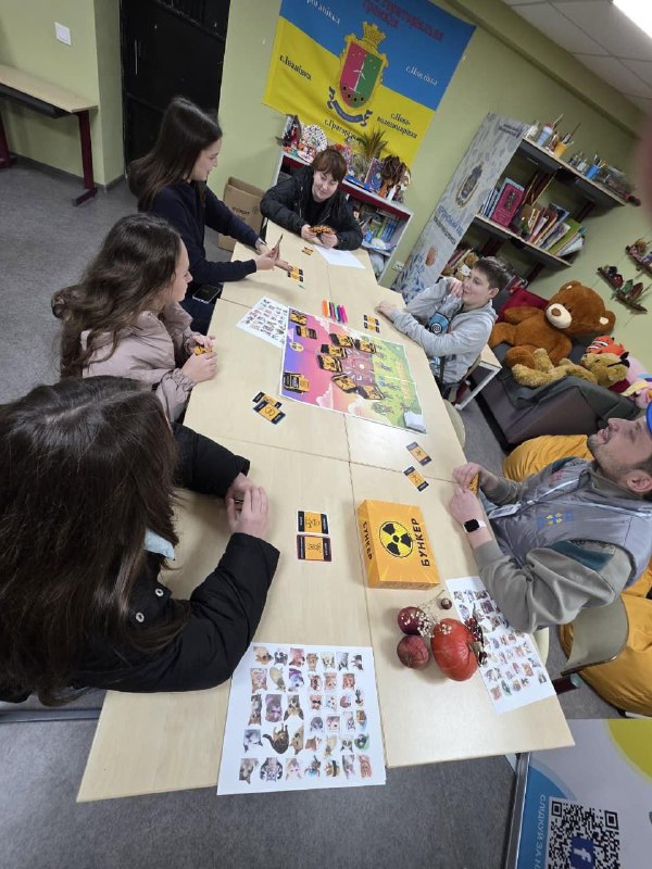 Вимушені переселенці з Херсонщини, які проживають у Дніпрі, продовжують отримувати допомогу та підтримку в гуманітарному центрі «Вільні разом». Вимушені переселенці з Херсонщини, які проживають у Дніпрі, продовжують отримувати допомогу та підтримку в гуманітарному центрі «Вільні разом».