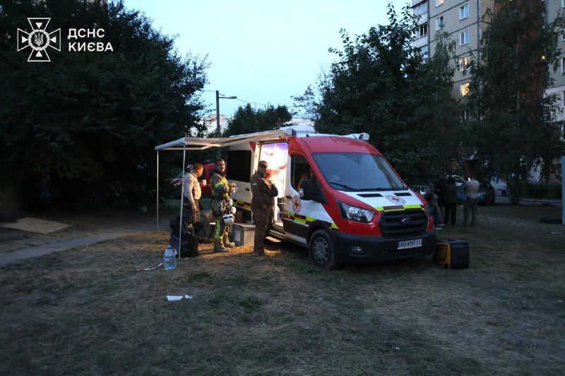 #Київ: всю ніч тривали пошуково-рятувальні роботи в столиці після російського удару в ніч на 6 липня #Київ: всю ніч тривали пошуково-рятувальні роботи в столиці після російського удару в ніч на 6 липня