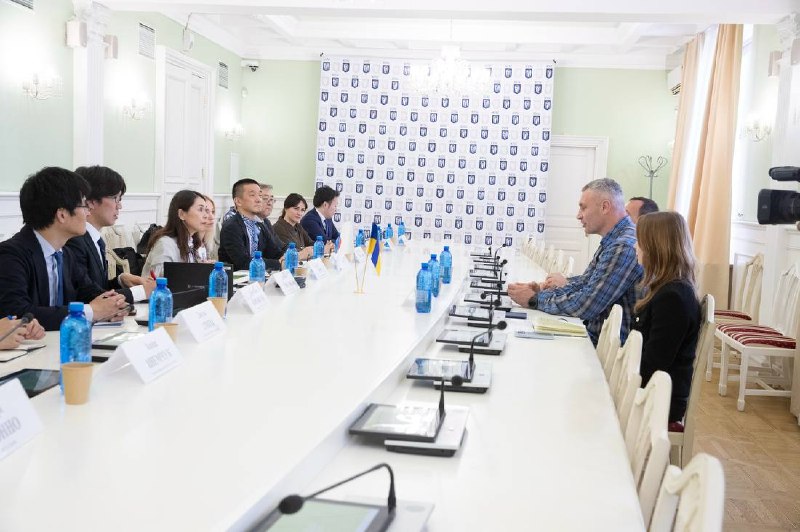 Зустрівся у столичній мерії з делегацією Японського агентства міжнародного співробітництва JICA на чолі зі старшою віце-президенткою Юко Міцуї. Зустрівся у столичній мерії з делегацією Японського агентства міжнародного співробітництва JICA на чолі зі старшою віце-президенткою Юко Міцуї.