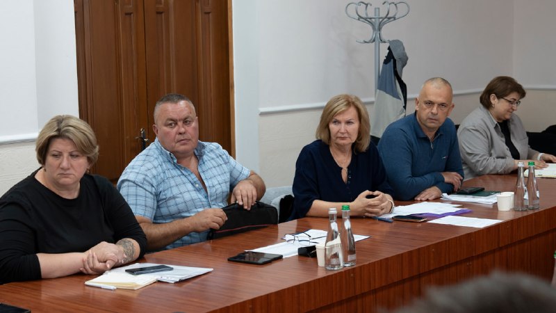 Провів розширену нараду з керівниками комунальних підприємств теплопостачання, представниками органів місцевого... Провів розширену нараду з керівниками комунальних підприємств теплопостачання, представниками органів місцевого...