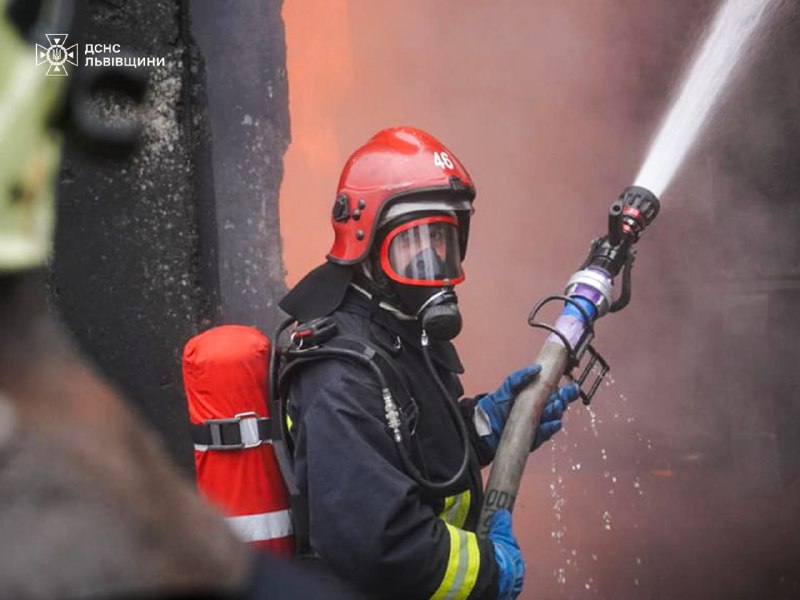 Рятувальники #Львівщини ліквідували наслідки ворожого обстрілу
Нагадаємо: внаслідок ворожого обстрілу... Рятувальники #Львівщини ліквідували наслідки ворожого обстрілу
Нагадаємо: внаслідок ворожого обстрілу...